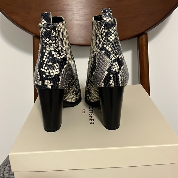 Marc Fisher Alva black multi texture boot size 6.5 - Picture 3 of 6